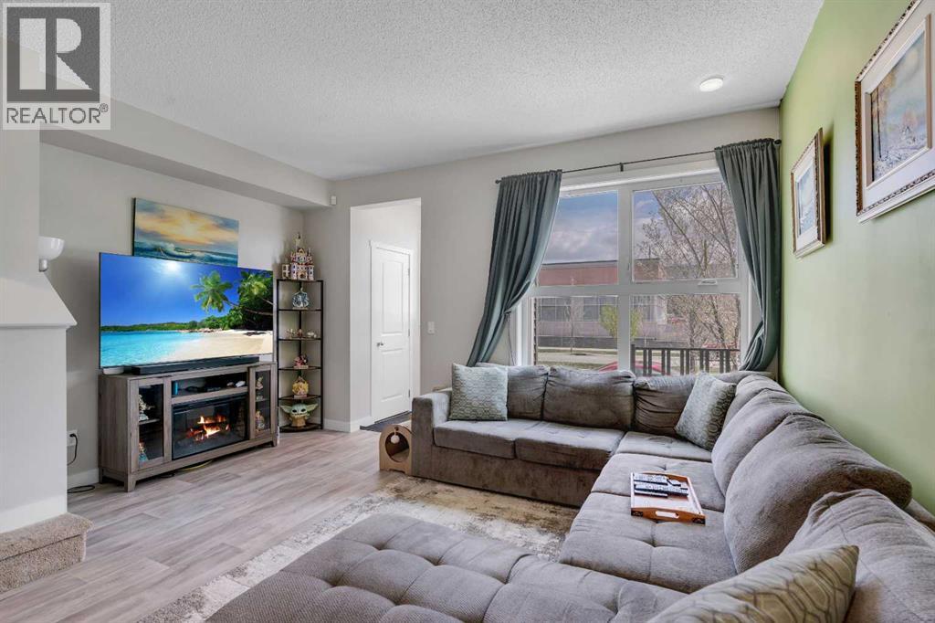 Row / Townhouse for Sale in 76 Carrington Boulevard NW|Calgary, Alberta T3P1K6 2