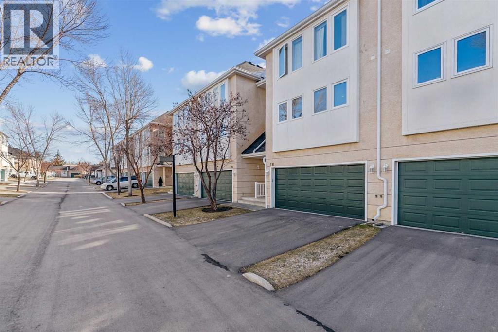 Row / Townhouse for Sale in 110 Candle Terrace SW|Calgary, Alberta T2W6G7 2