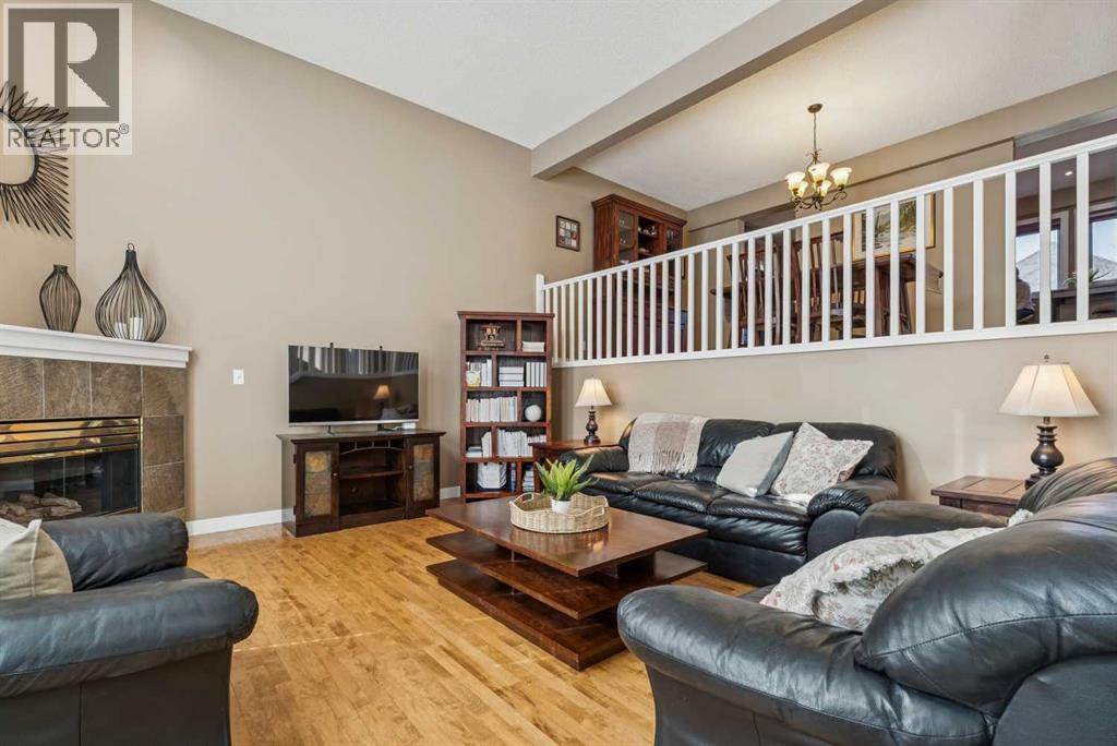 Row / Townhouse for Sale in 110 Candle Terrace SW|Calgary, Alberta T2W6G7 5