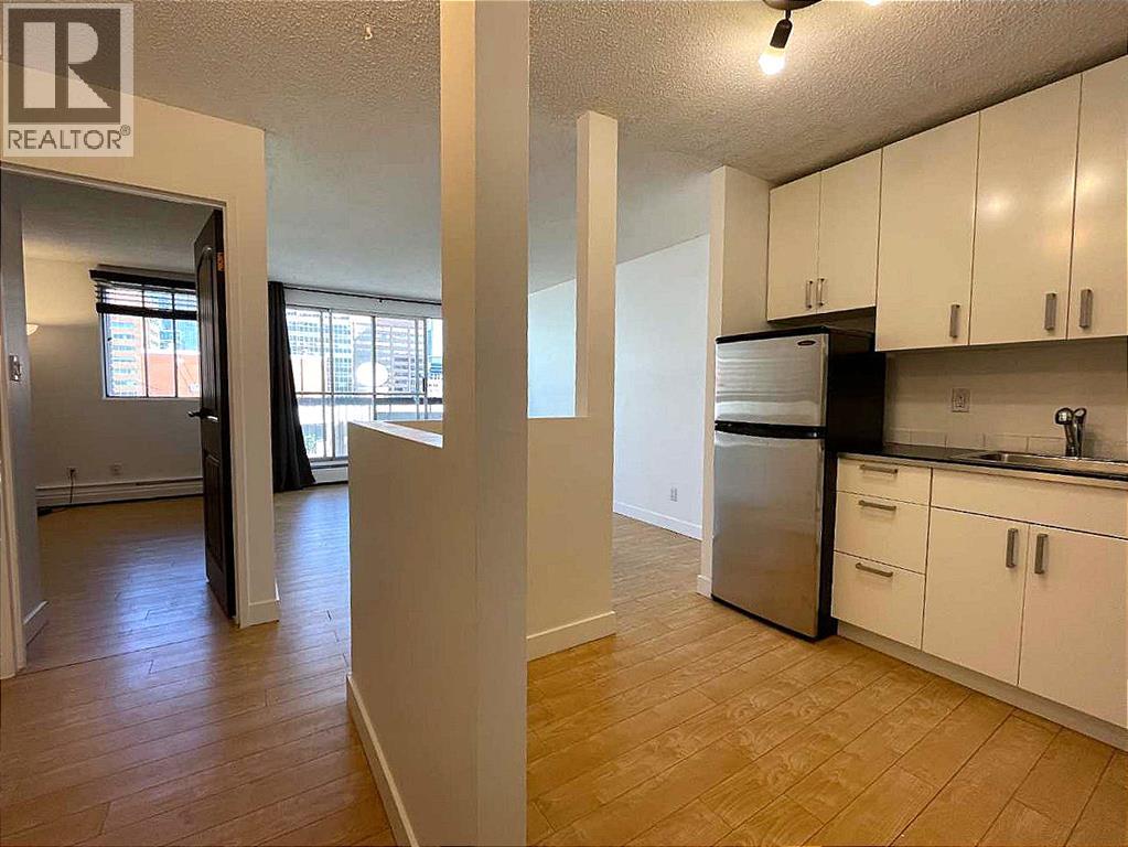 Apartment for Sale in 808, 340 14 Avenue SW|Calgary, Alberta T2R0M4 2