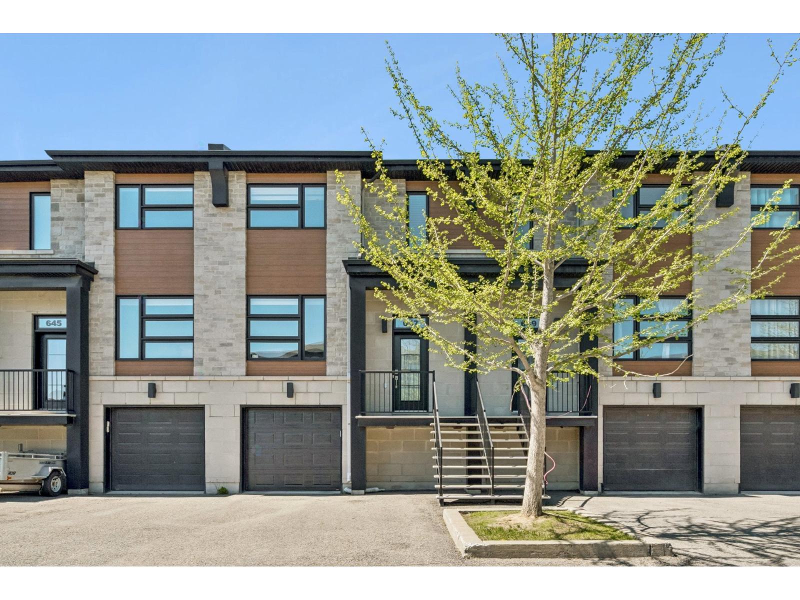 647 Rue Papineau, Boisbriand, Quebec J7G0A0