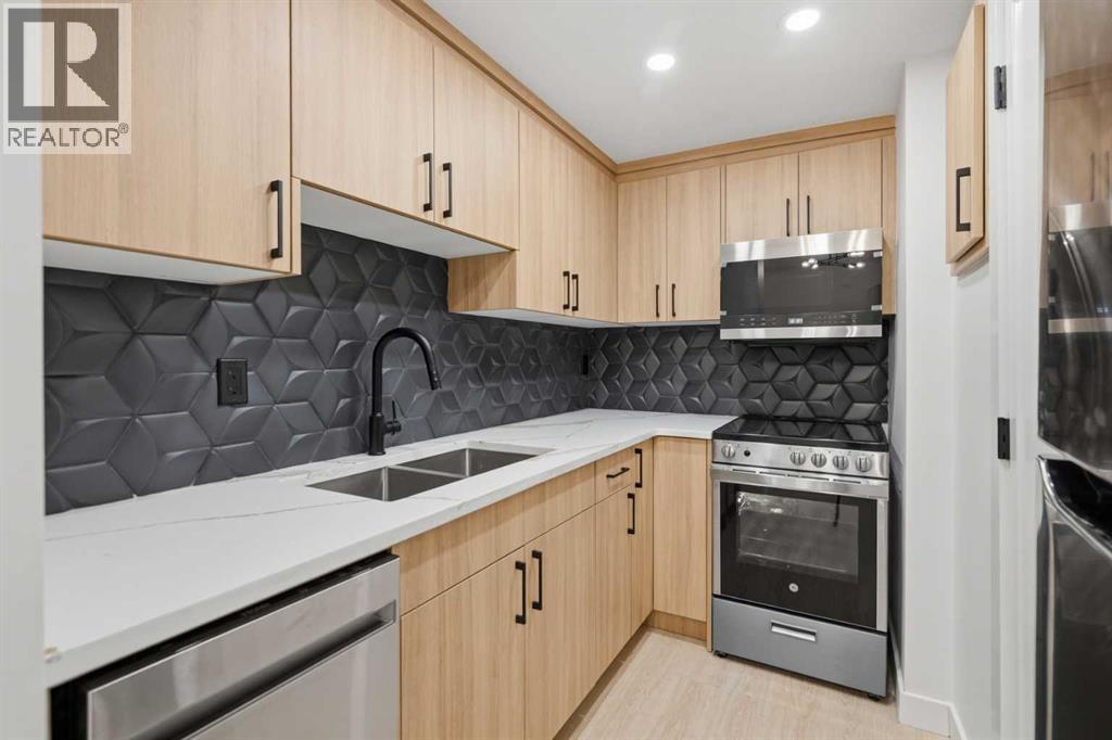 Row / Townhouse for Sale in 209, 5404 10 Avenue SE|Calgary, Alberta T2A5G4