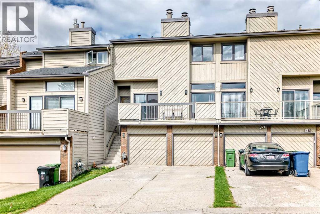 Row / Townhouse for Sale in 44 Edgemont Estates Road NW|Calgary, Alberta T3A2M5