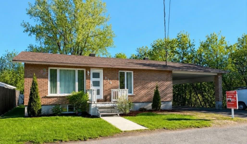 170 Rue Ross, Gatineau (Buckingham), Quebec J8L1C6