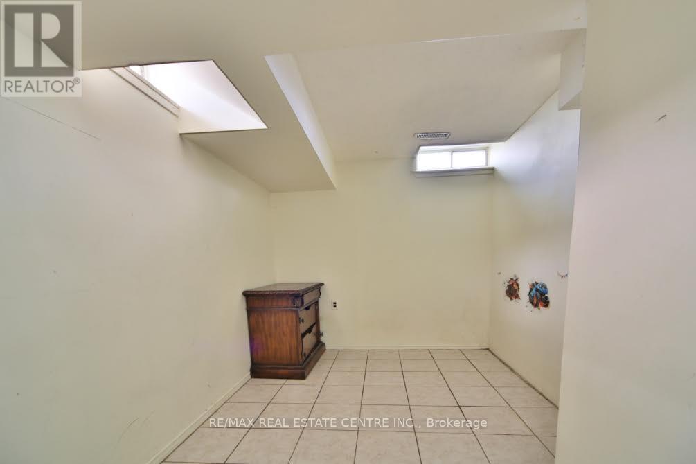 For rent: 2 ROEHAMPTON CRESCENT, Brampton (Brampton South