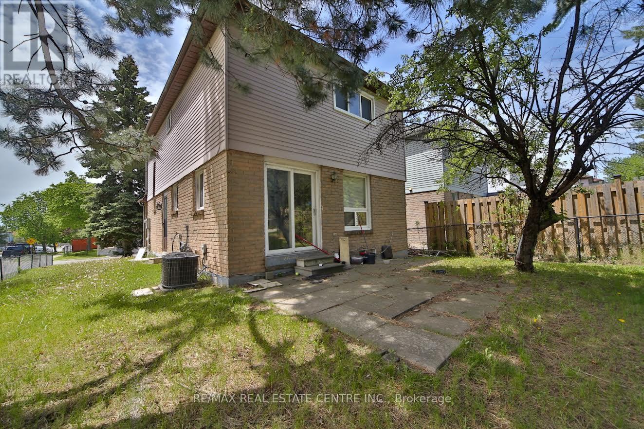 For rent: 2 ROEHAMPTON CRESCENT, Brampton (Brampton South