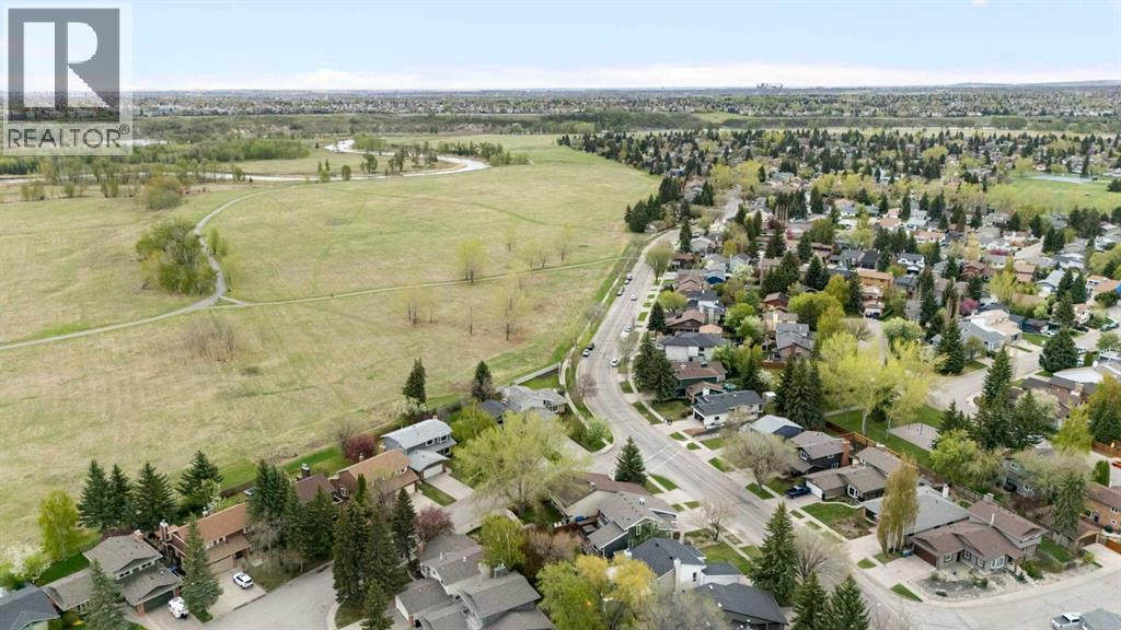 House for Sale in 14207 Deer Run Boulevard SE|Calgary, Alberta T2J6J3 2