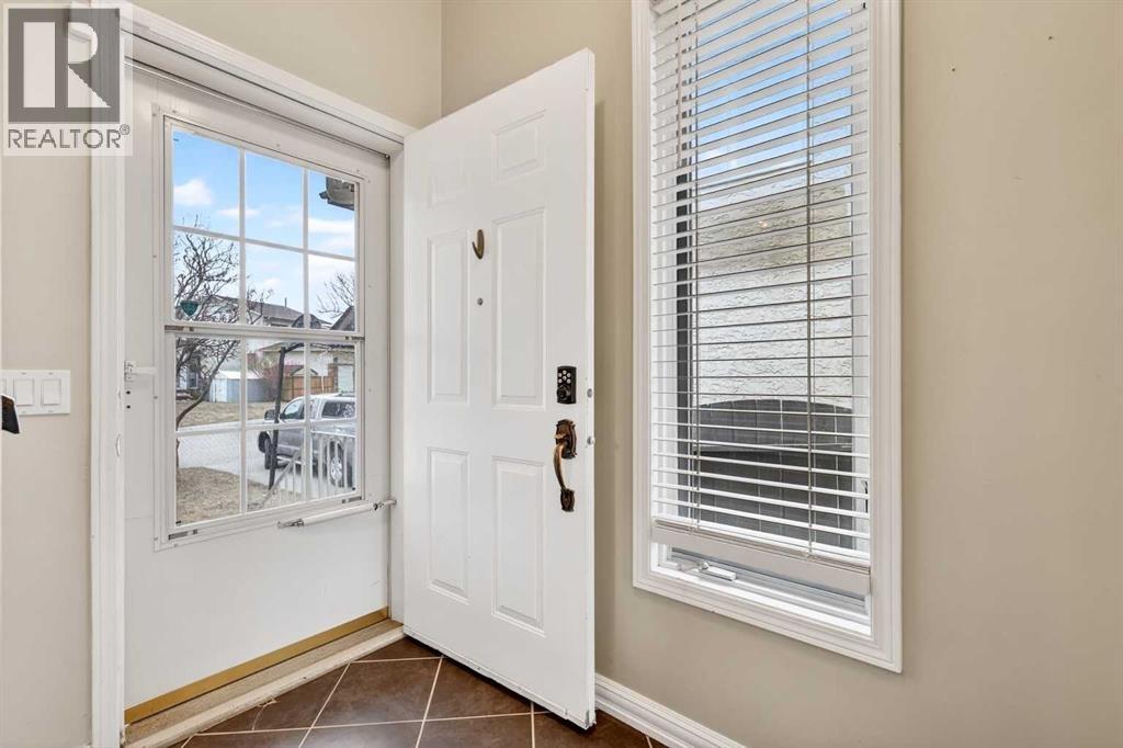 House for Sale in 111 Sanderling Rise NW|Calgary, Alberta T3K3B4 2