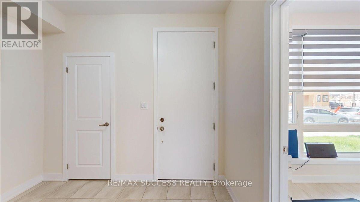 Row / Townhouse for Sale in 3077 WELSMAN GARDENS|Oakville (JC Joshua Creek), Ontario L6H7Z2 3