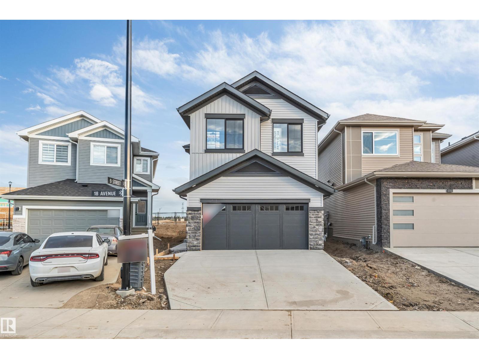 For sale: 911 18 AV NW, Edmonton, Alberta T6T2X3 - E4484539