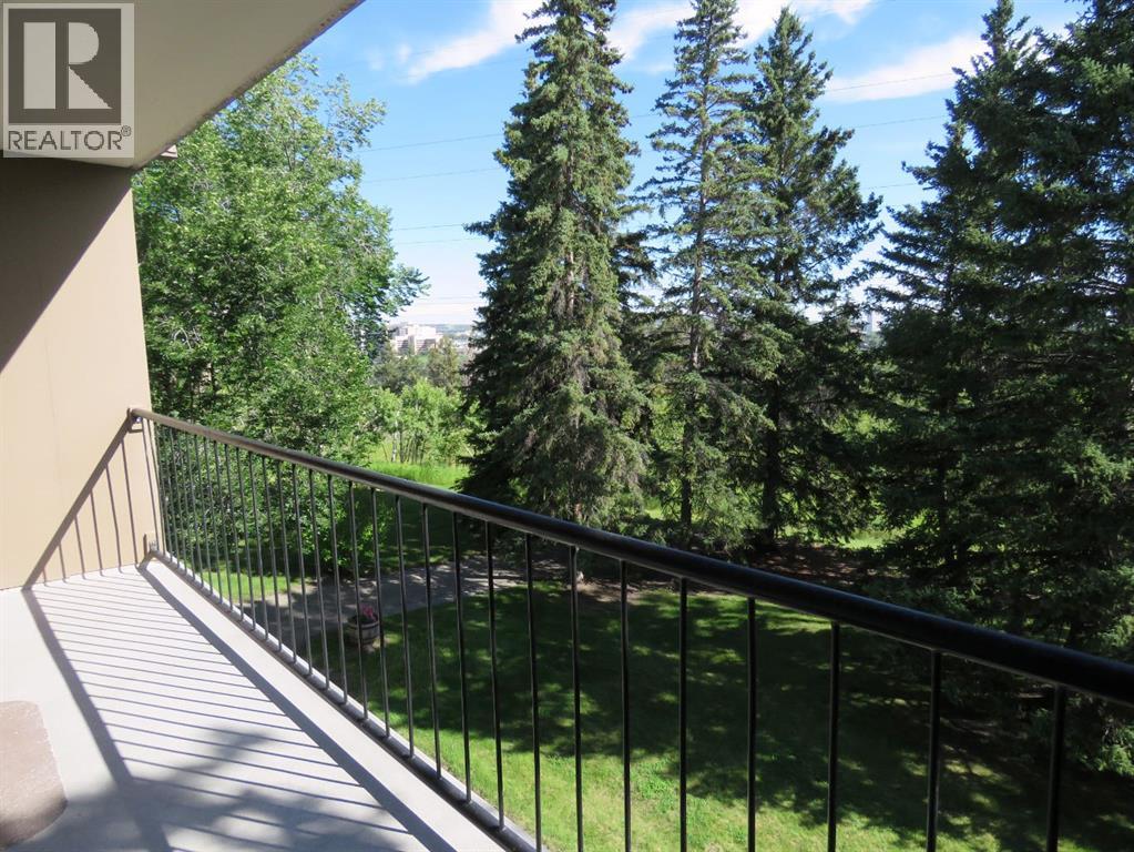 Apartment for Sale in 204, 328 Cedar Crescent SW|Calgary, Alberta T3C2Y8 5