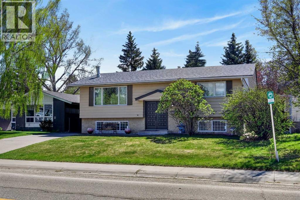 House for Sale in 3139 Oakwood Drive SW|Calgary, Alberta T2V0K2 2