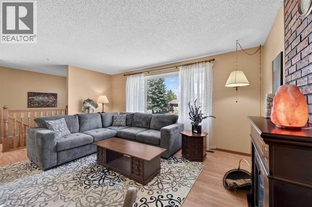 House for Sale in 3139 Oakwood Drive SW|Calgary, Alberta T2V0K2 5