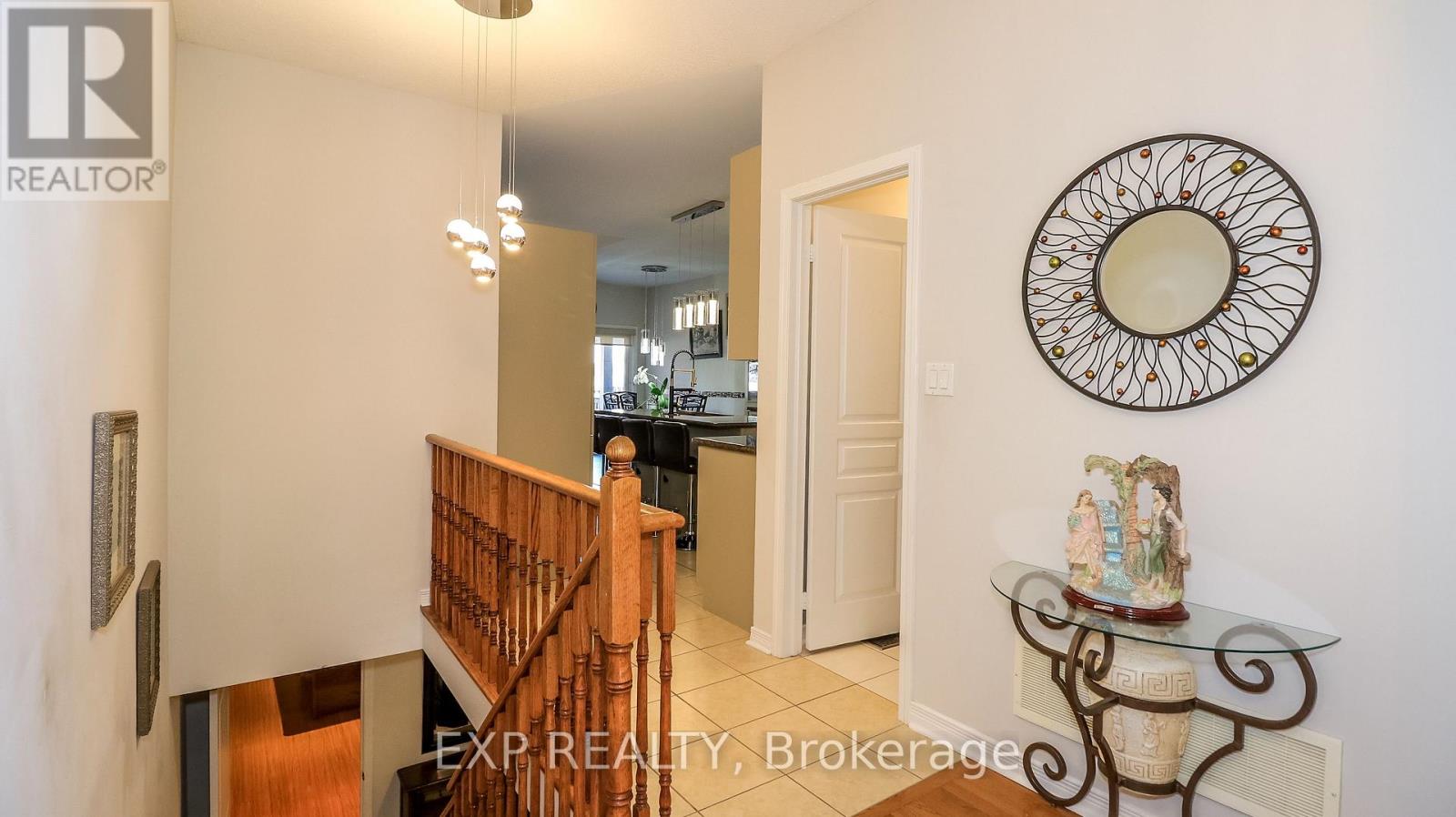 For sale: 10 WESTMINSTER CIRCLE, Barrie (Innis-Shore), Ontario L4M0A3 ...
