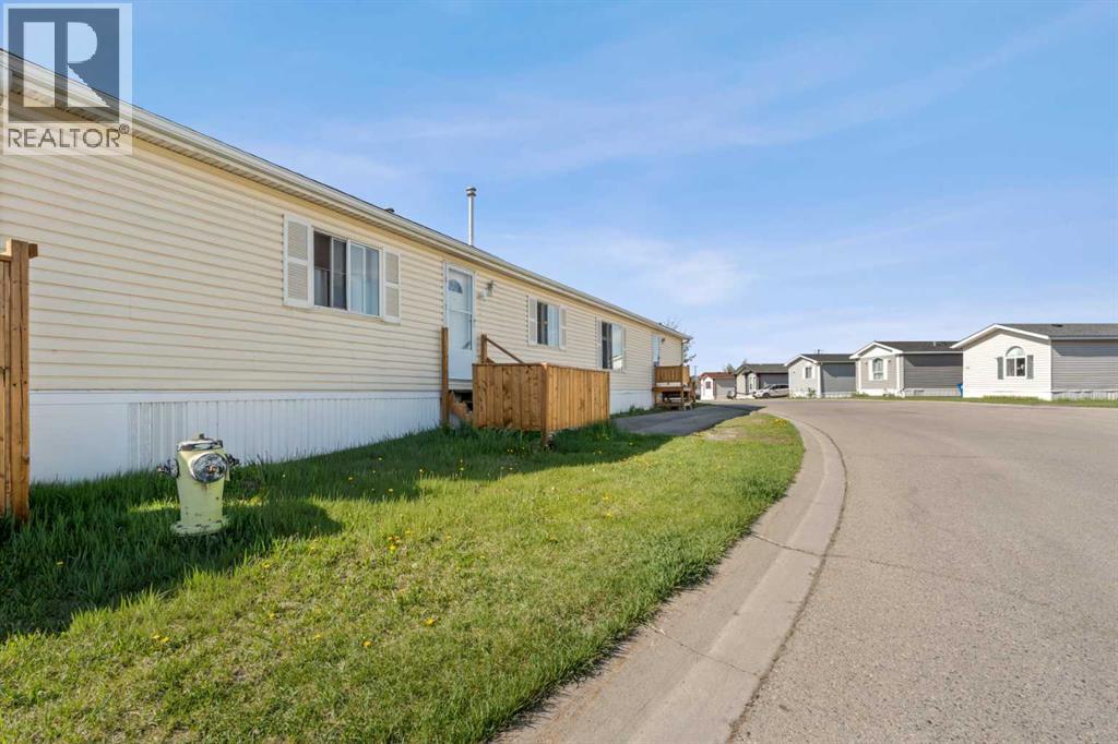 Mobile Home for Sale in 300, 1101 84 Street NE|Calgary, Alberta T2A7X2 4