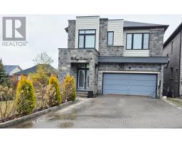 For sale: 130 TANGO CRESCENT, Newmarket (Woodland Hill), Ontario