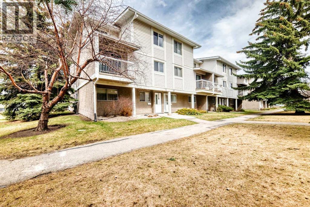 Row / Townhouse for Sale in 72, 3015 51 Street SW|Calgary, Alberta T3E6N5