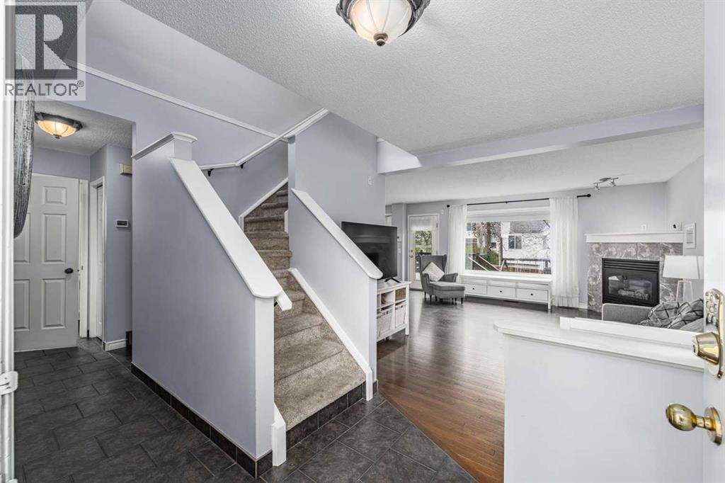 House for Sale in 381 Hidden Valley Manor NW|Calgary, Alberta T3A5V5 3