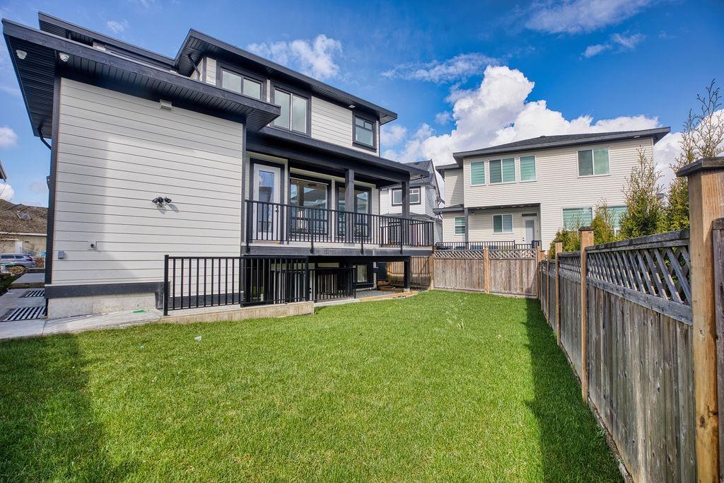 For sale: 7080 192A STREET, Surrey, British Columbia V4N6V1