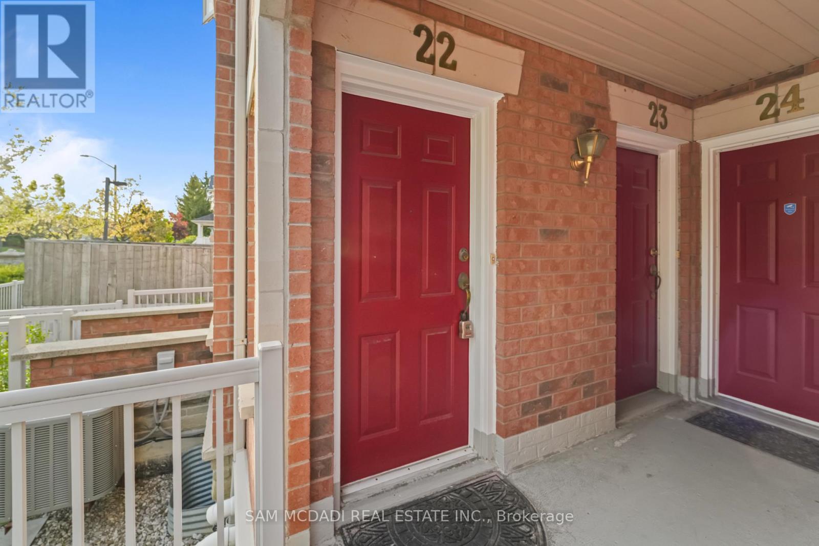 Row / Townhouse for Sale in 22 - 3055 ELMCREEK ROAD|Mississauga (Cooksville), Ontario L5B4J9 2