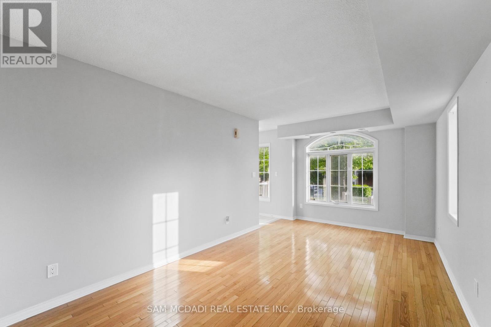 Row / Townhouse for Sale in 22 - 3055 ELMCREEK ROAD|Mississauga (Cooksville), Ontario L5B4J9 4