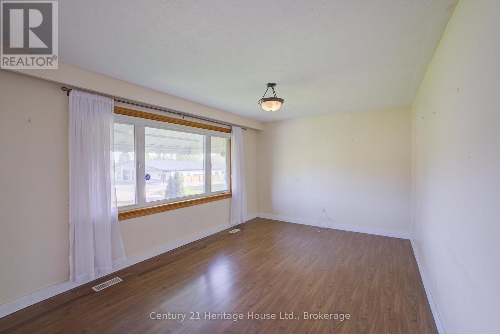 For sale: 462 DURHAM ROAD W, West Grey, Ontario N0G1R0 - X13168604 | REALTOR.ca