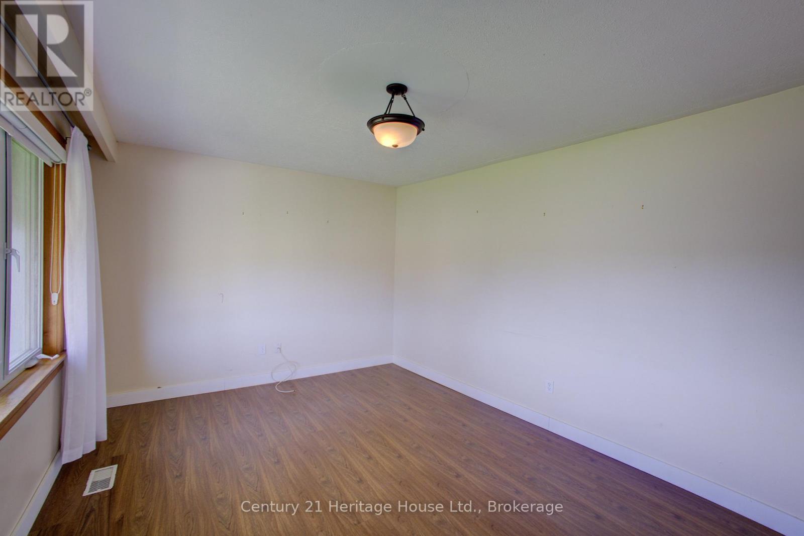 For sale: 462 DURHAM ROAD W, West Grey, Ontario N0G1R0 - X13168604 | REALTOR.ca