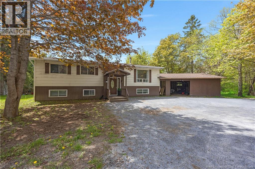 323 Gondola Point Road, Rothesay, New Brunswick E2E1Y4