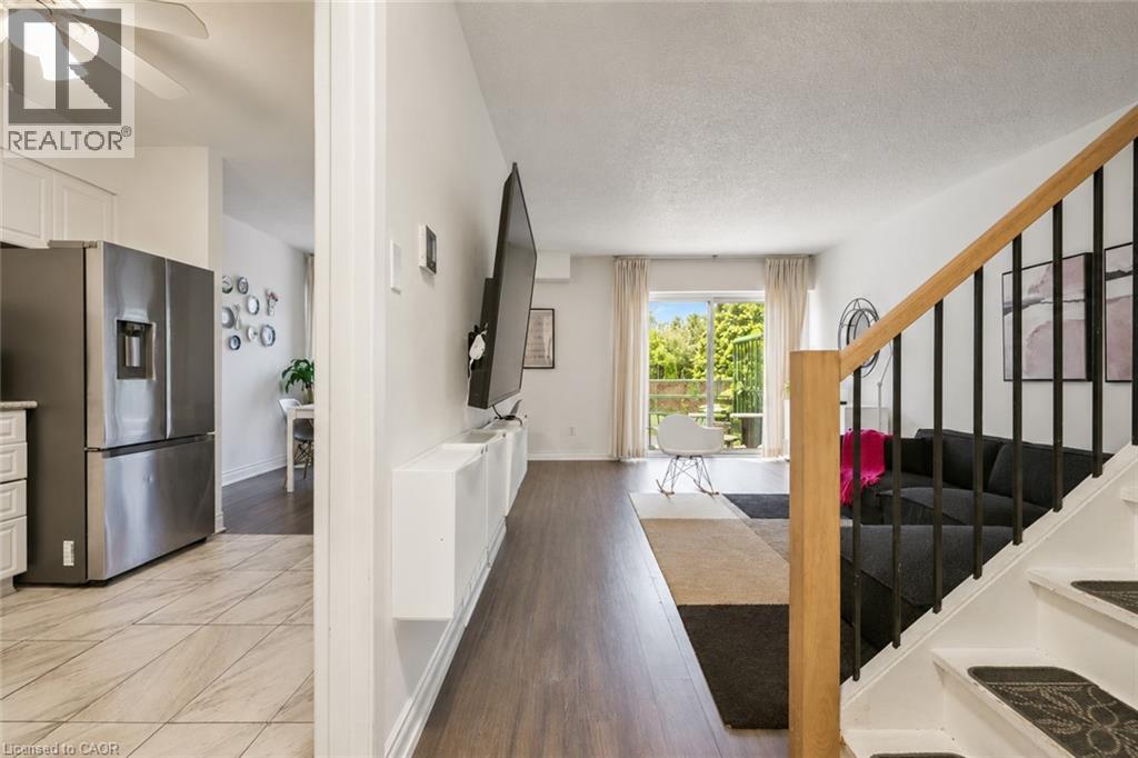 Row / Townhouse for Sale in 1230 GRIPSHOLM Road Unit# 17|Mississauga, Ontario L4Y2G9 4