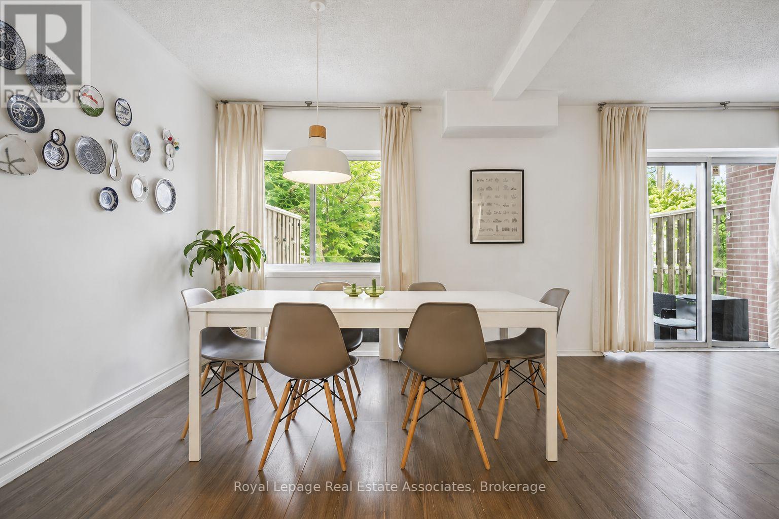 Row / Townhouse for Sale in 17 - 1230 GRIPSHOLM ROAD|Mississauga (Applewood), Ontario L4Y2G9 3