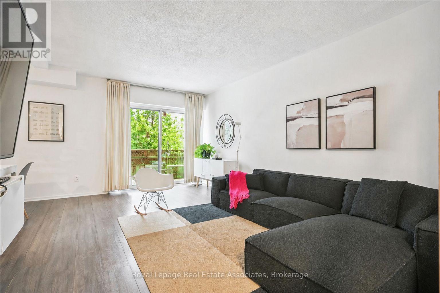 Row / Townhouse for Sale in 17 - 1230 GRIPSHOLM ROAD|Mississauga (Applewood), Ontario L4Y2G9 4