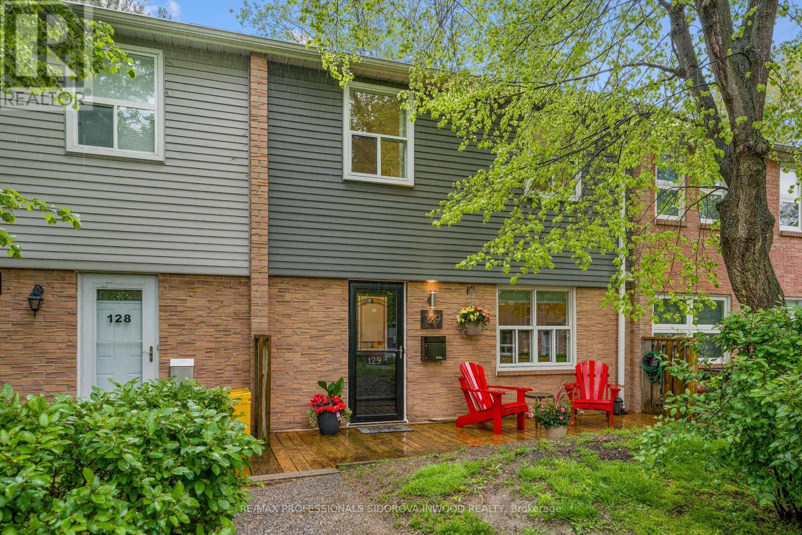 Row / Townhouse for Sale in 129 - 1050 SHAWNMARR ROAD|Mississauga (Port Credit), Ontario L5H3V1