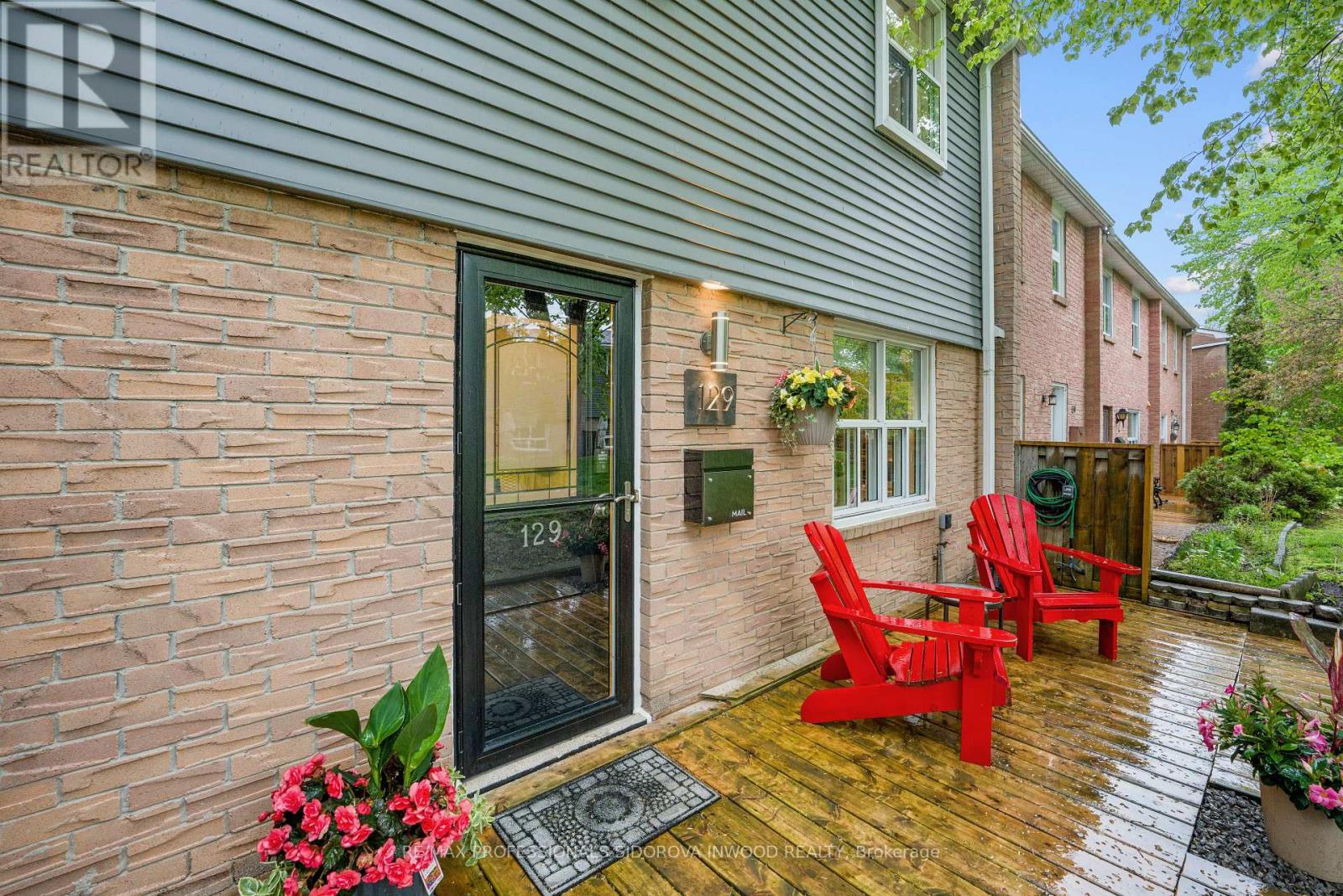Row / Townhouse for Sale in 129 - 1050 SHAWNMARR ROAD|Mississauga (Port Credit), Ontario L5H3V1 3