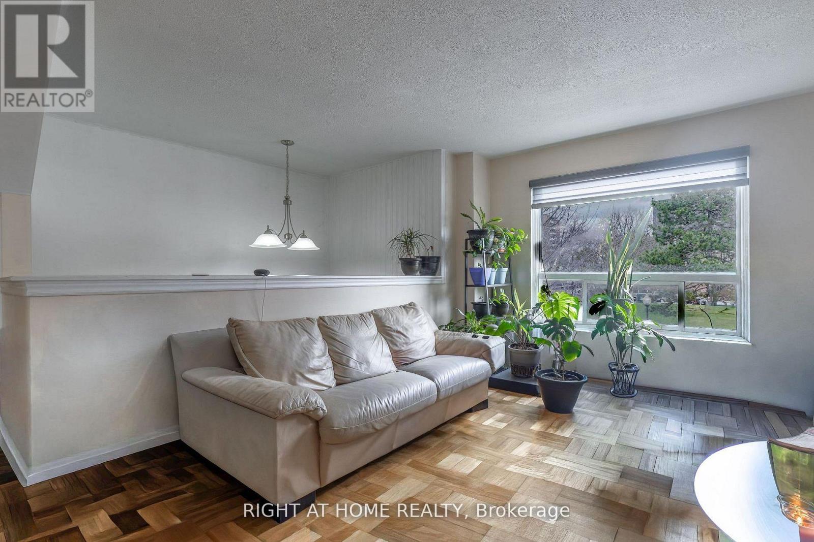 Row / Townhouse for Sale in 56 - 1221 DUNDIX ROAD|Mississauga (Applewood), Ontario L4Y3Y9 5