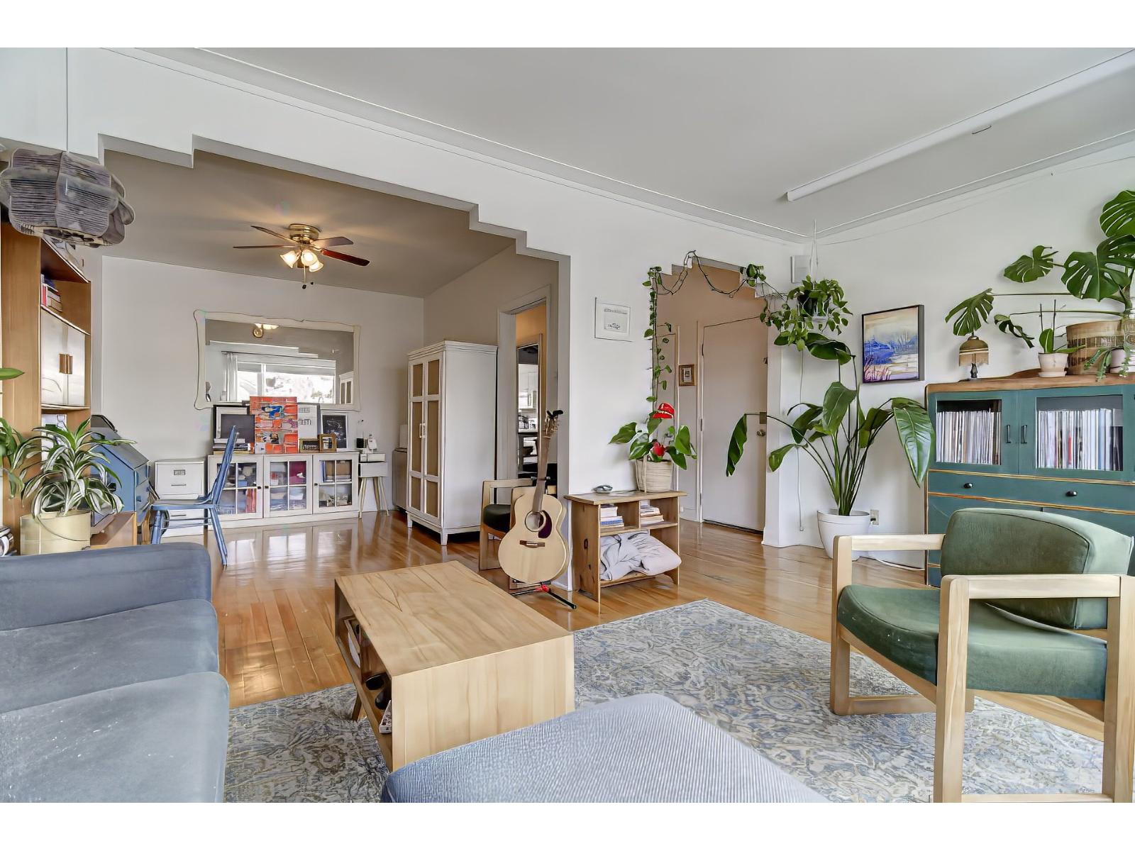 8875-8877 Rue St-Urbain, Montréal (Ahuntsic-Cartierville), Quebec H2N1S3