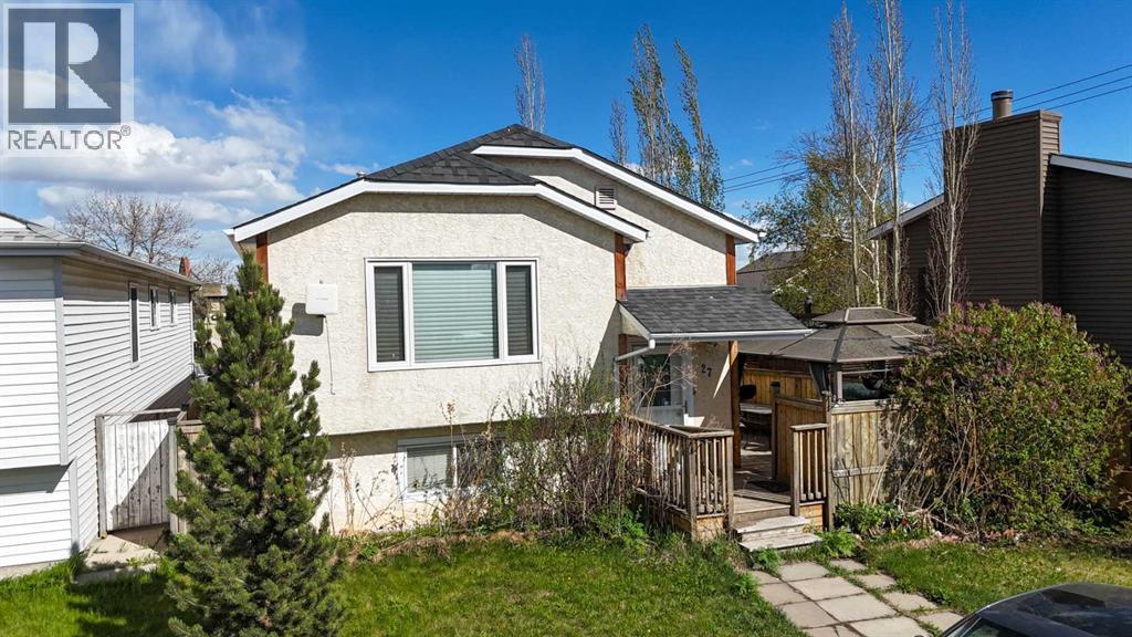 House for Sale in 27 Erin Grove Court SE|Calgary, Alberta T2B3A8 2