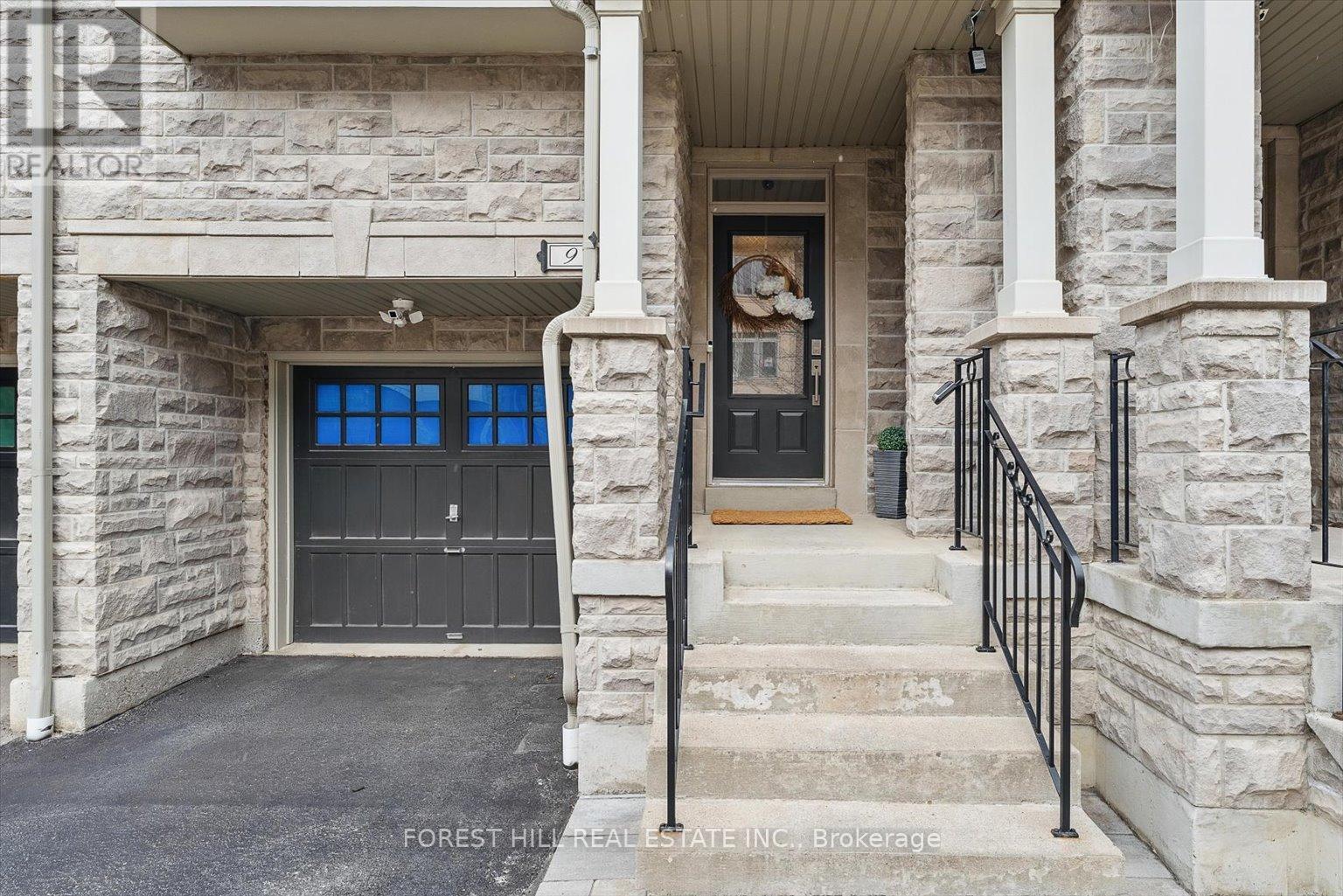 Row / Townhouse for Sale in 9 - 3038 HAINES ROAD|Mississauga (Applewood), Ontario L4Y0C8 2