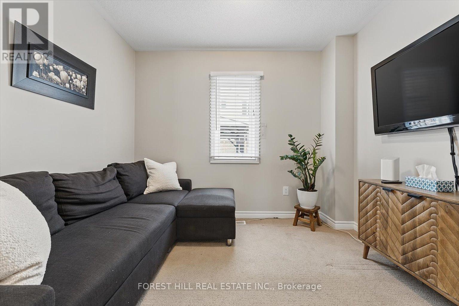 Row / Townhouse for Sale in 9 - 3038 HAINES ROAD|Mississauga (Applewood), Ontario L4Y0C8 3