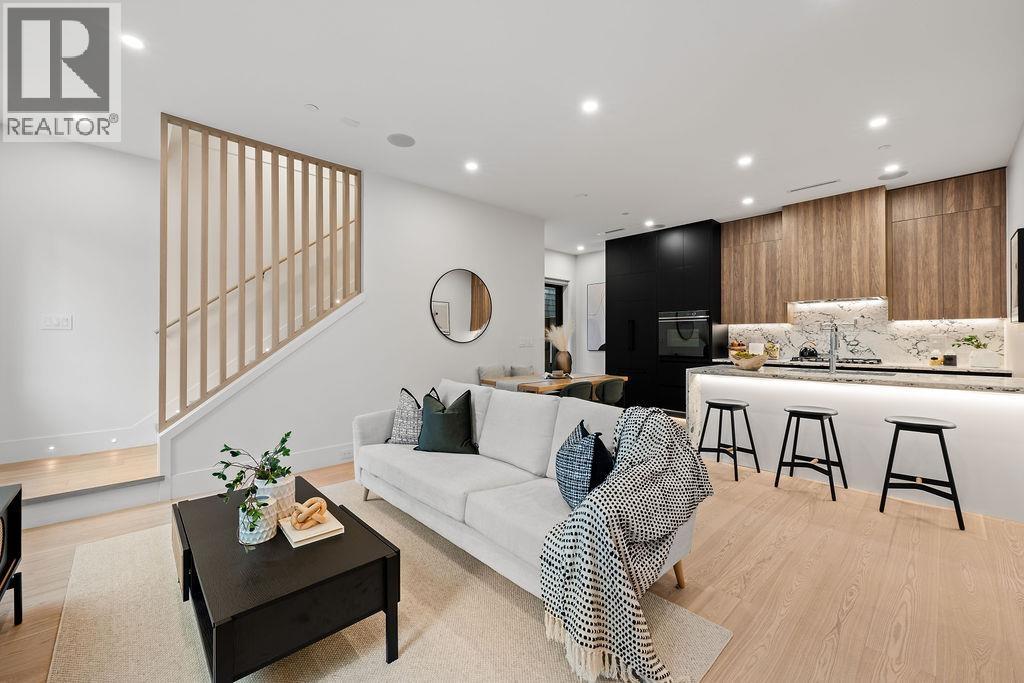 2 5034 GRANVILLE STREET|Vancouver, British Columbia V6M3B4