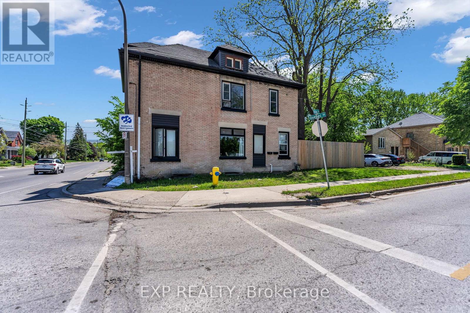 East London Duplex — 553 Quebec Street, London (East G)