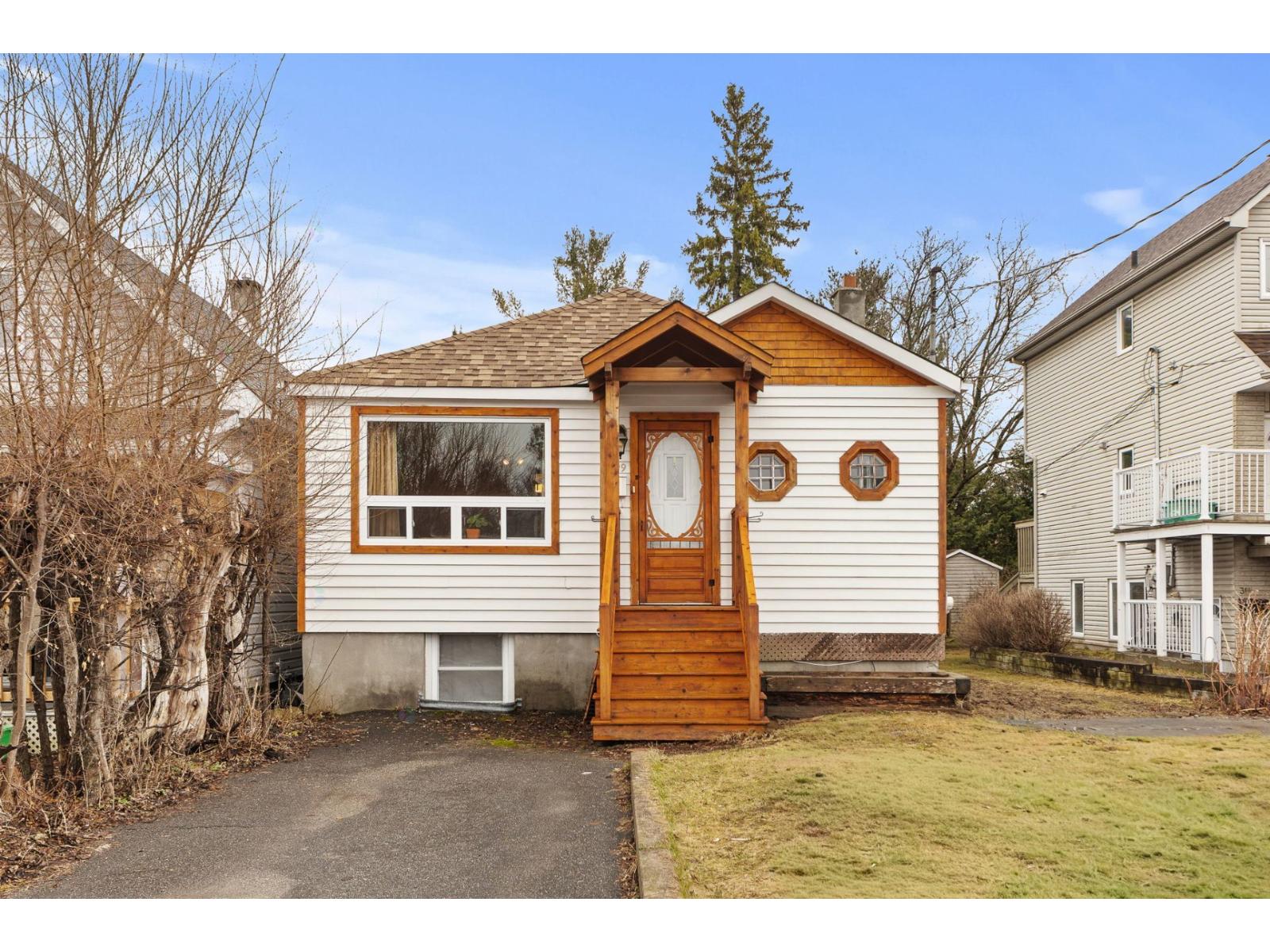 29 Rue De Lanaudière, Gatineau (Hull), Quebec J9A1N2