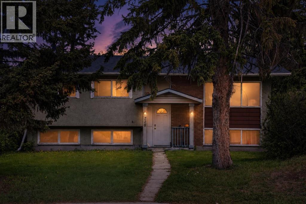House for Sale in 228 Van Horne Crescent NE|Calgary, Alberta t2e6h1