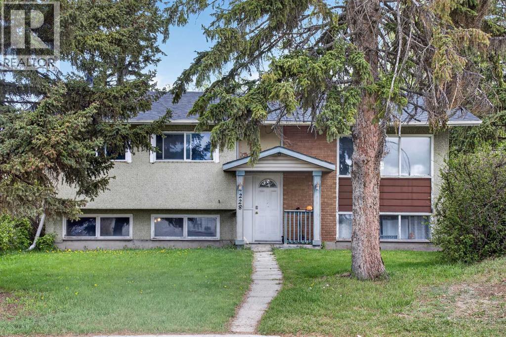 House for Sale in 228 Van Horne Crescent NE|Calgary, Alberta t2e6h1 2