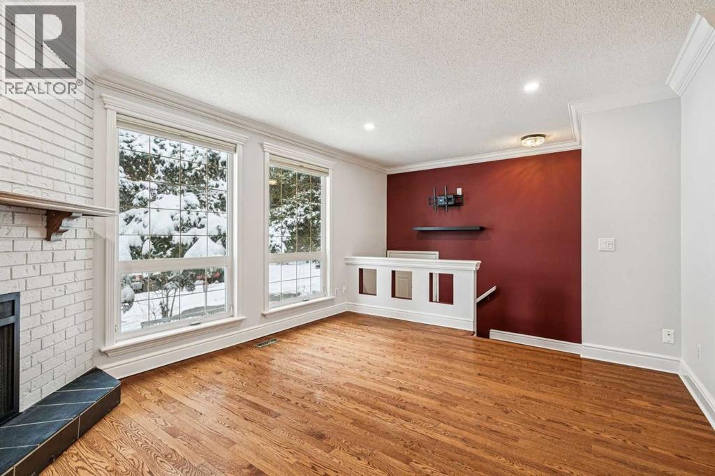 Duplex for Sale in 131 Woodglen Way SW|Calgary, Alberta T2W4C8 5