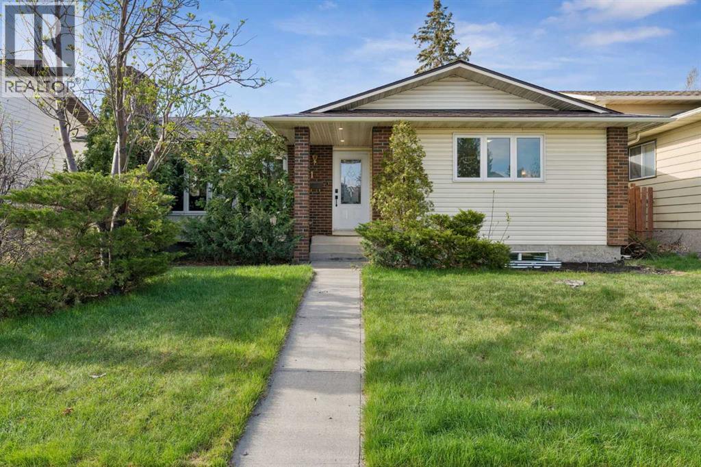 House for Sale in 6751 34 Avenue NE|Calgary, Alberta T1Y4M1