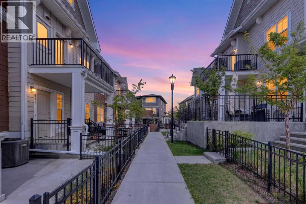 Row / Townhouse for Sale in 814 Cranbrook Walk SE|Calgary, Alberta T3M2V5