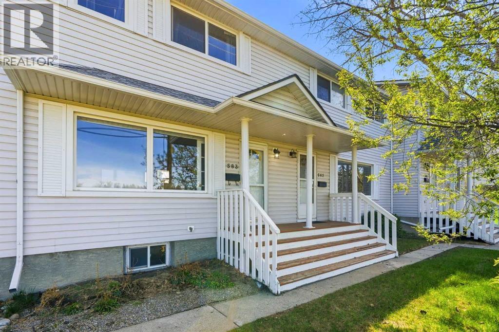 Row / Townhouse for Sale in 583 Killarney Glen Court SW|Calgary, Alberta T3E7H4