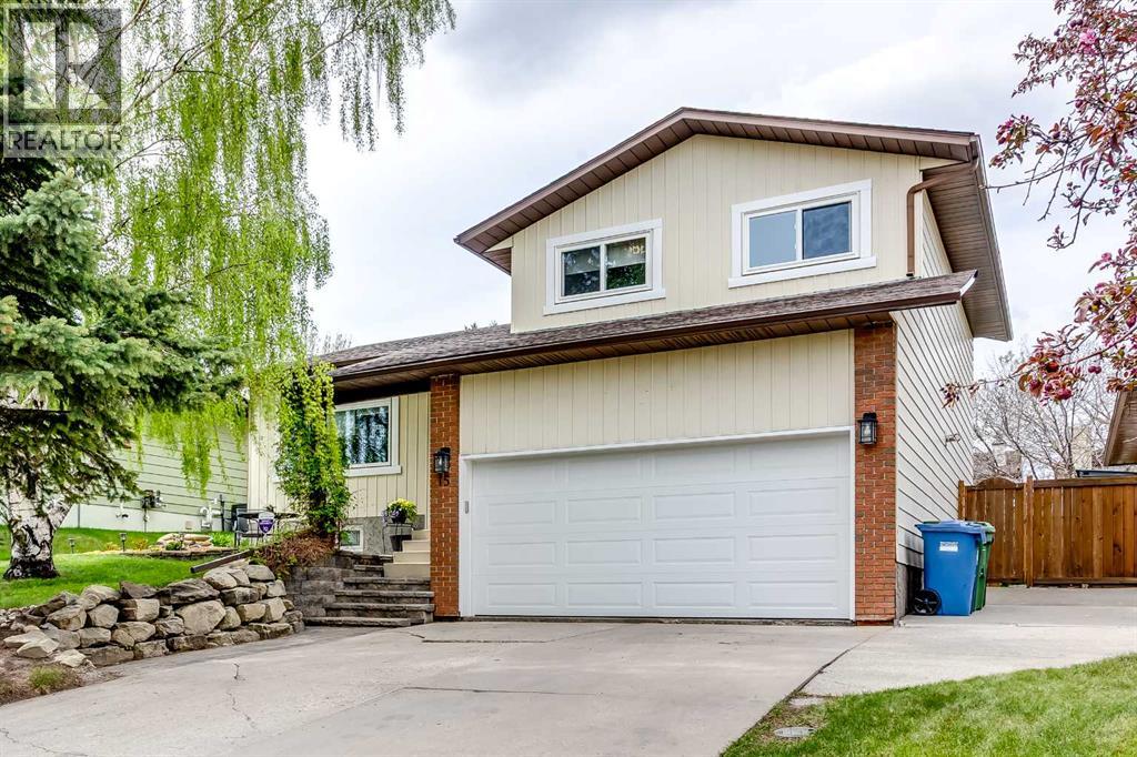 House for Sale in 15 Bearberry Crescent NW|Calgary, Alberta T3K1P9