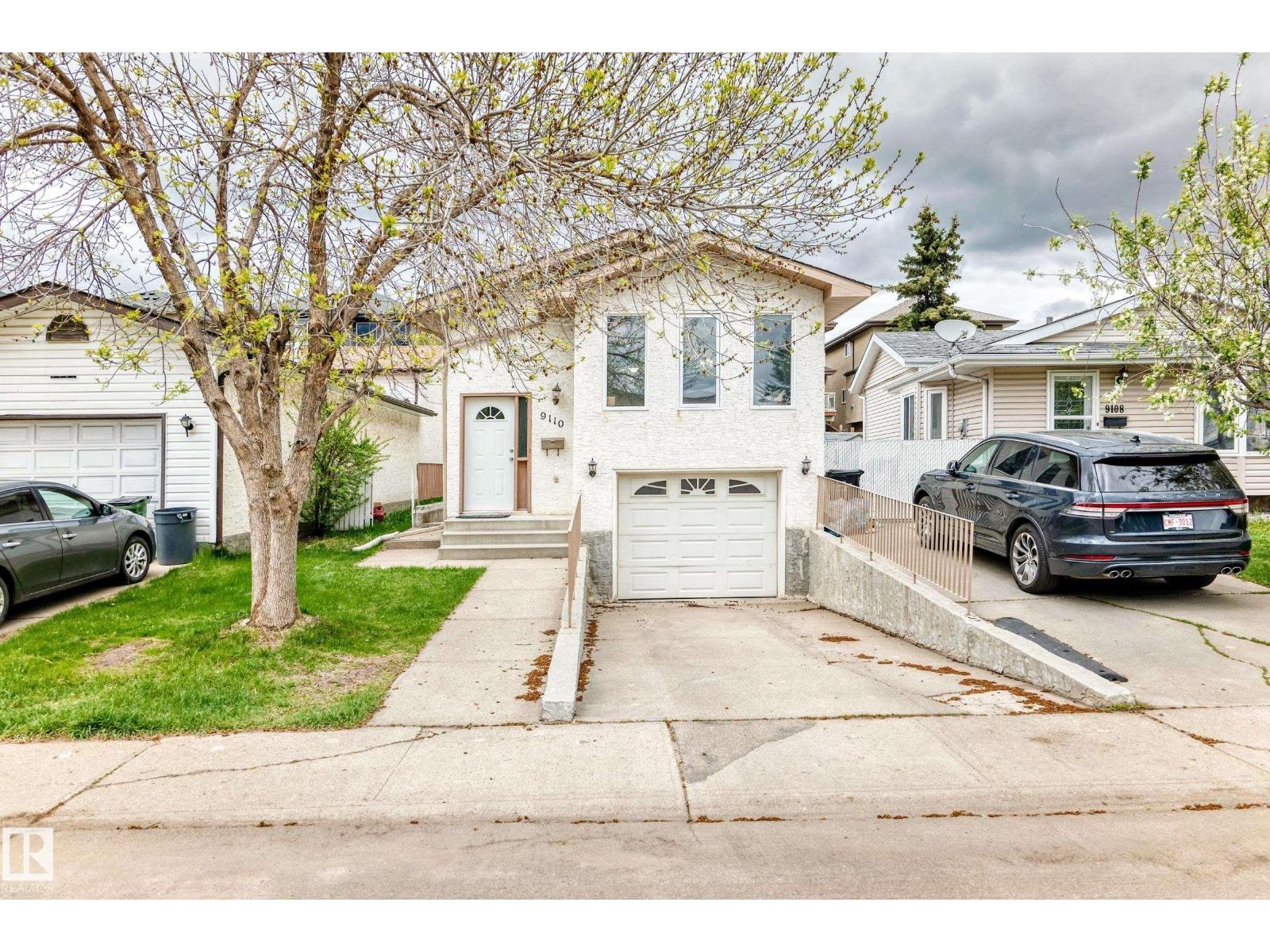 For sale: 9110 180A AV NW, Edmonton, Alberta T5Z2K5 - E4489947