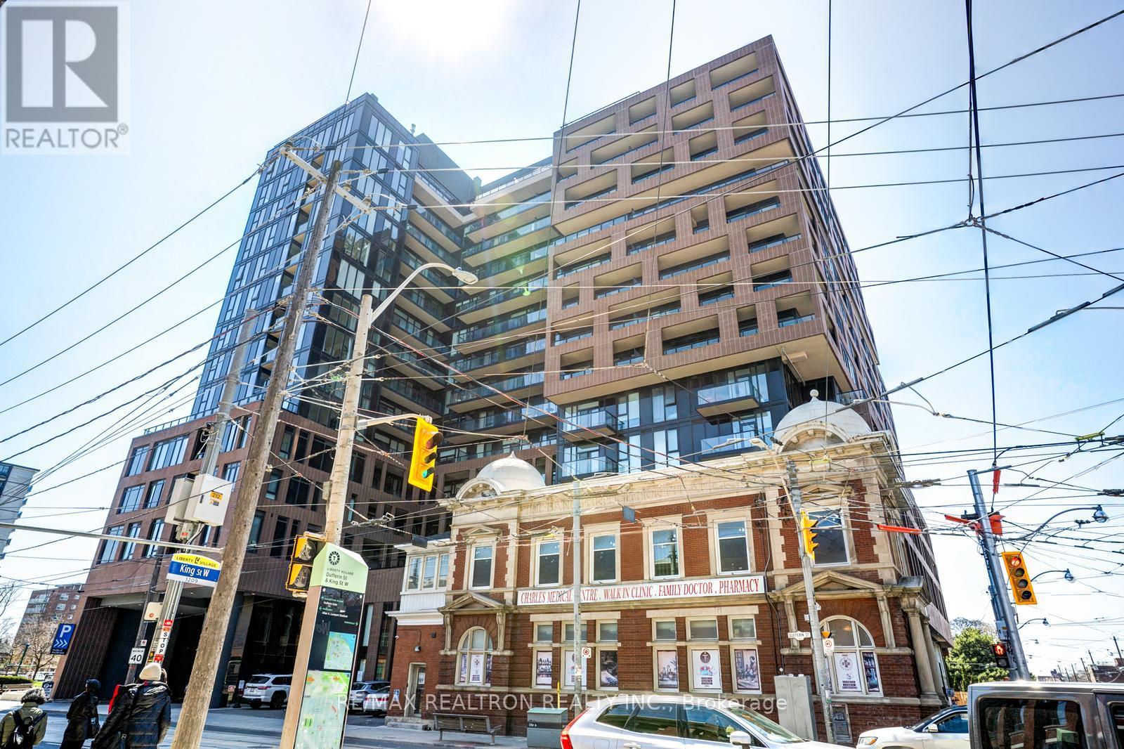 LOWER PENTHOUSE #17 - 270 DUFFERIN STREET